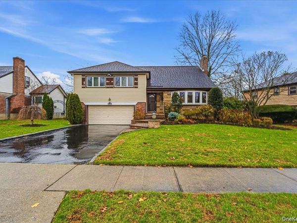816 Pepperidge Road, Westbury, NY 11590