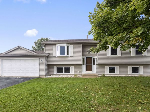 219 NEWPORT Trail , McHenry, IL 60050