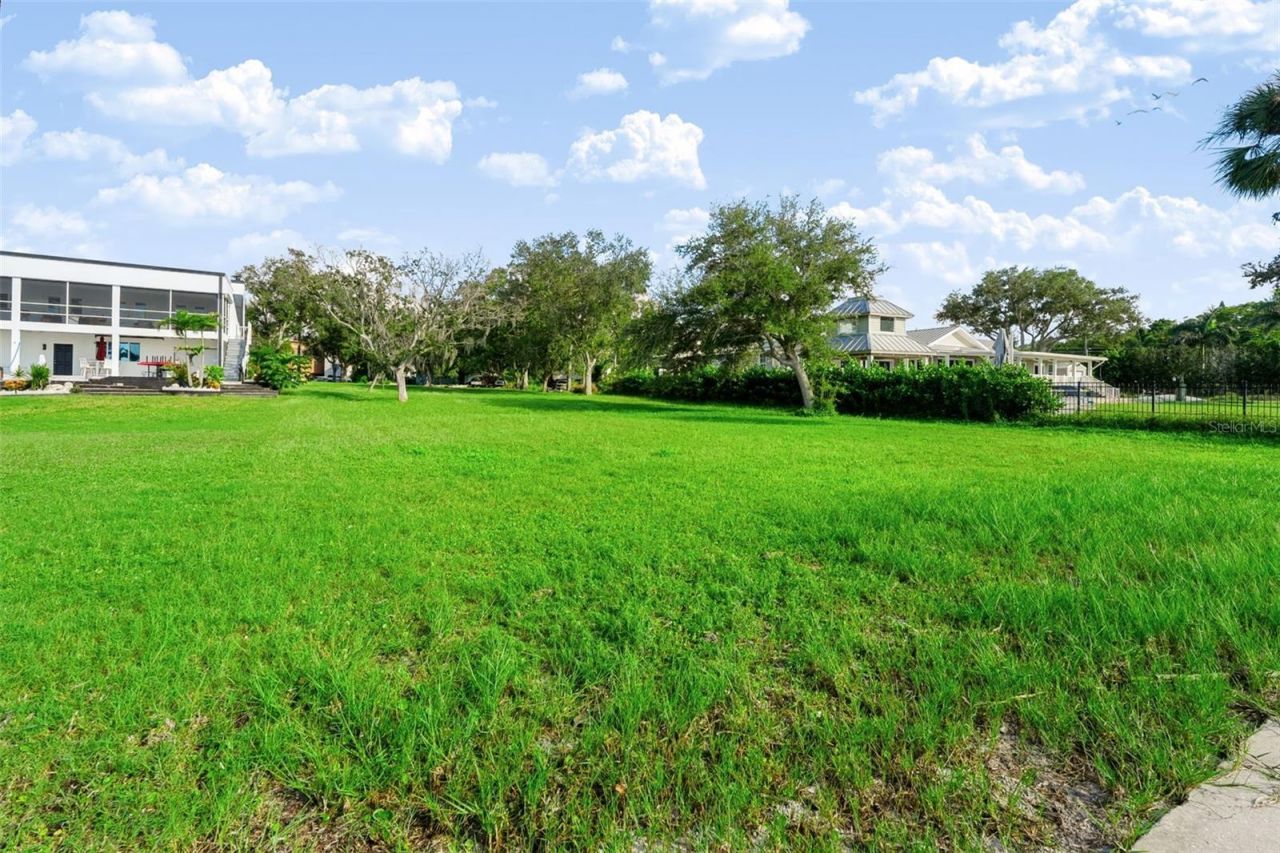 Bluff Boulevard, Holiday, FL 34691 Photo
