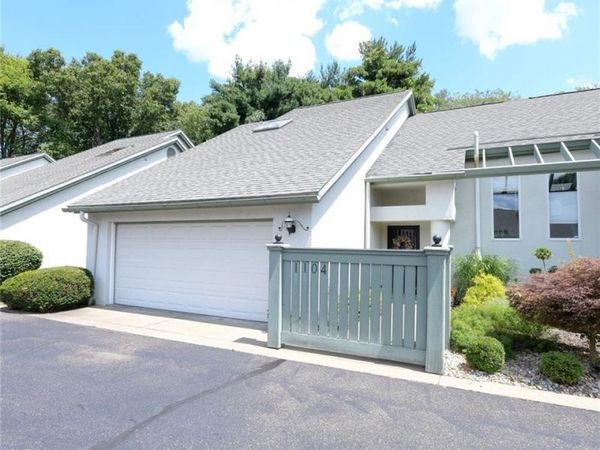 1104 Courtyard Square , Zanesville, OH 43701
