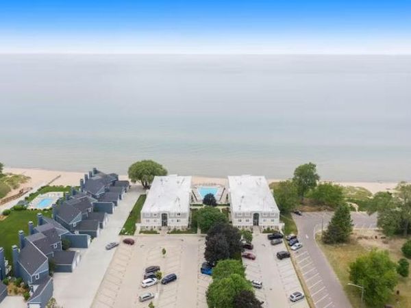 225 North Shore Drive, Unit 212, South Haven, MI 49090