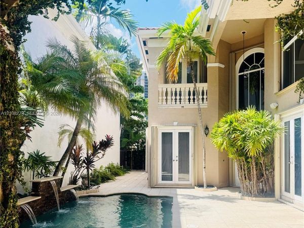 19424 39th Ave , Sunny Isles Beach, FL 33160