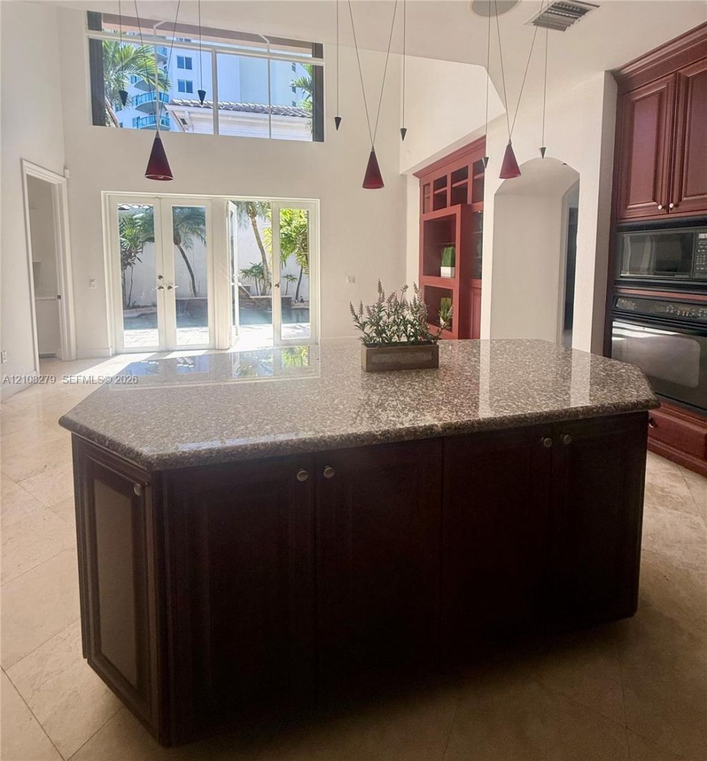 19424 39th Ave , Sunny Isles Beach, FL 33160 Photo