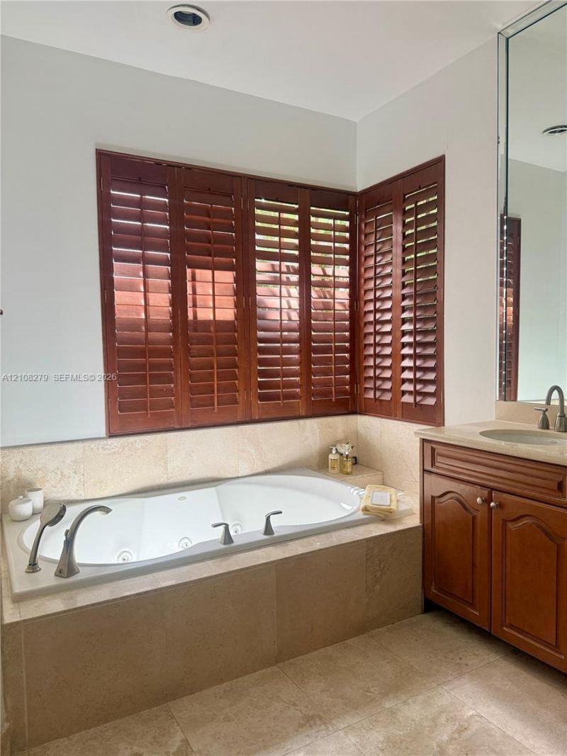 19424 39th Ave , Sunny Isles Beach, FL 33160 Photo