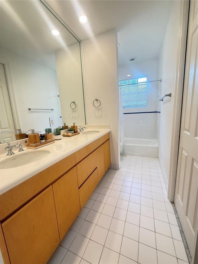 19424 39th Ave , Sunny Isles Beach, FL 33160 Photo