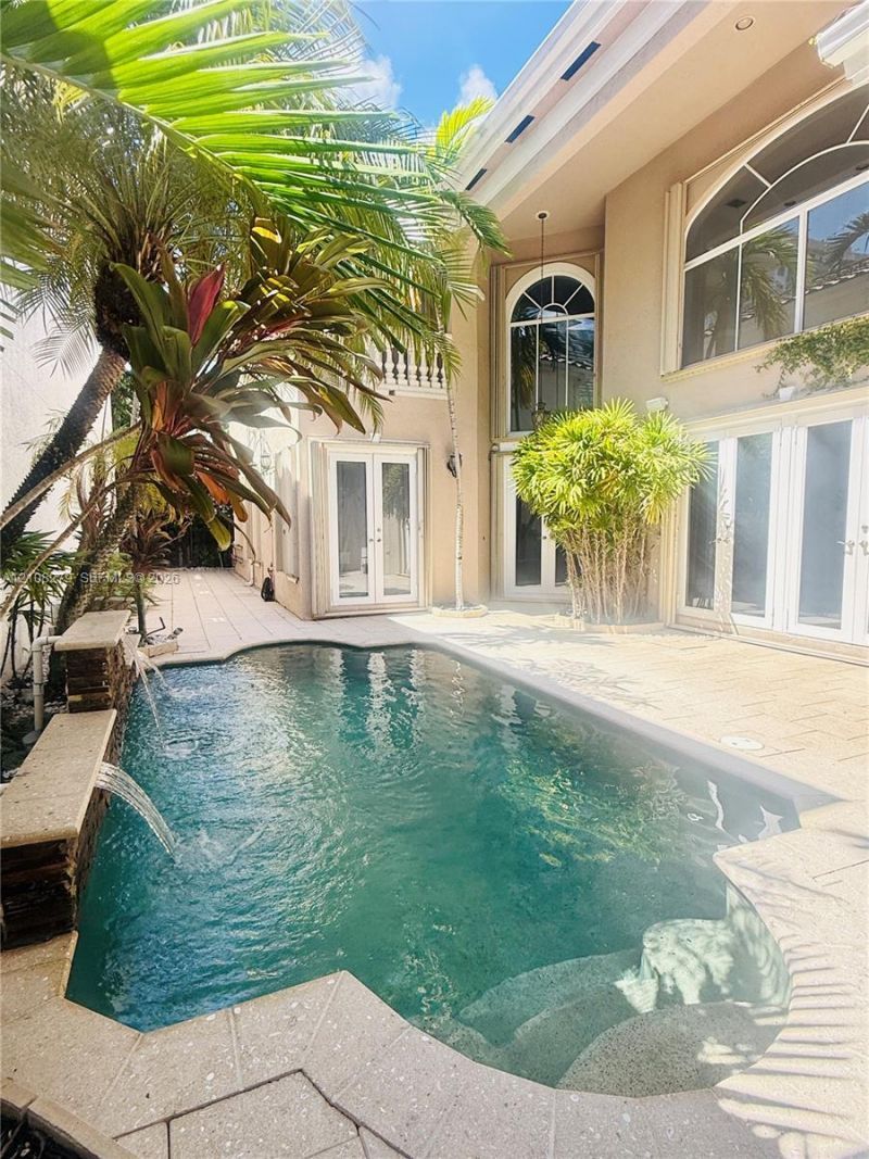 19424 39th Ave , Sunny Isles Beach, FL 33160 Photo