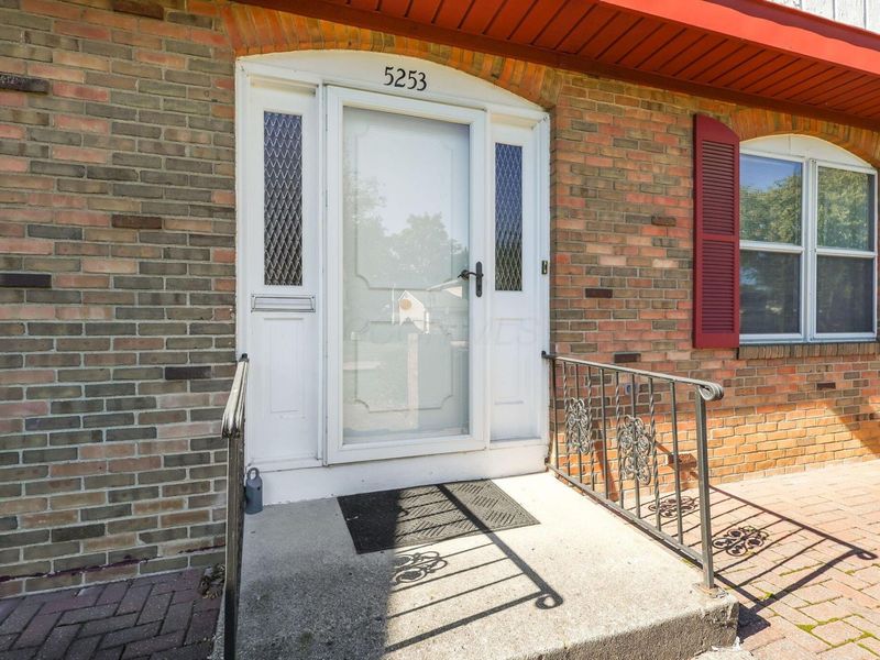 5253 Arrowood Loop E, Columbus, OH 43229 Photo 3