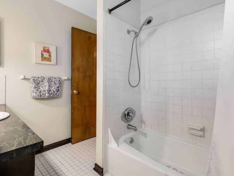5253 Arrowood Loop E, Columbus, OH 43229 Photo 32