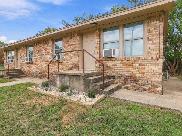 701 W Hull Street , Denison, TX 75020
