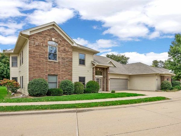 950 Applewood Court, Unit 4, Coralville, IA 52241