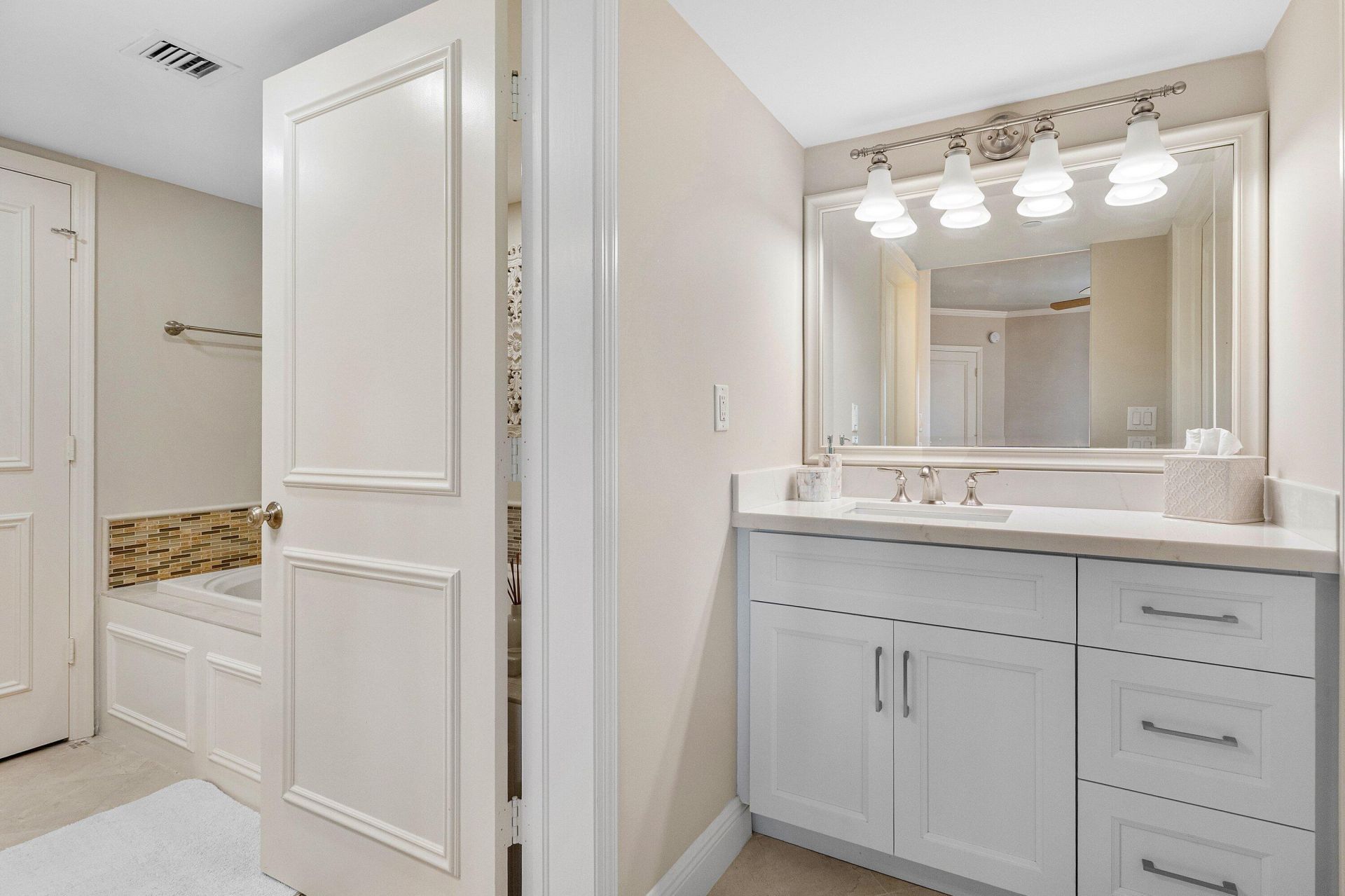 100 SE 5th Avenue, Unit 414, Boca Raton, FL 33432 Photo