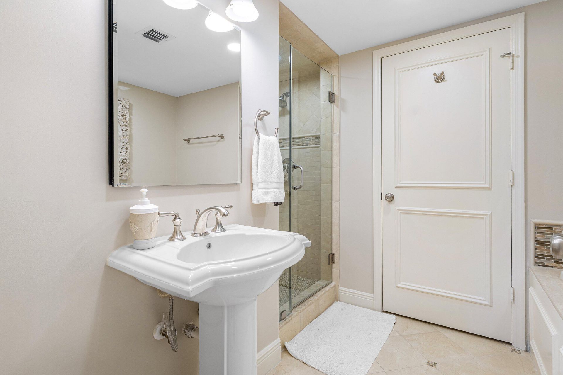 100 SE 5th Avenue, Unit 414, Boca Raton, FL 33432 Photo