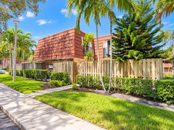 9851 NW 6th Place, Plantation, FL 33324
