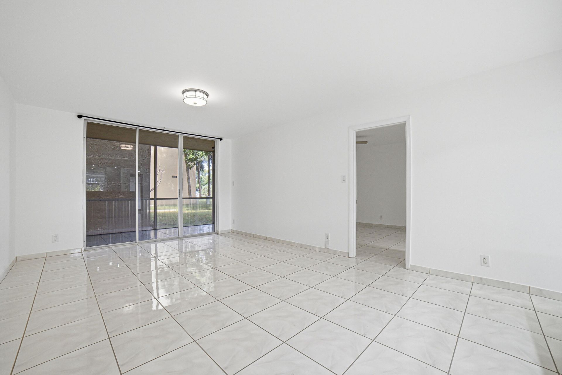 3121 NW 47th Avenue, Unit 109, Lauderdale Lakes, FL 33319 Photo