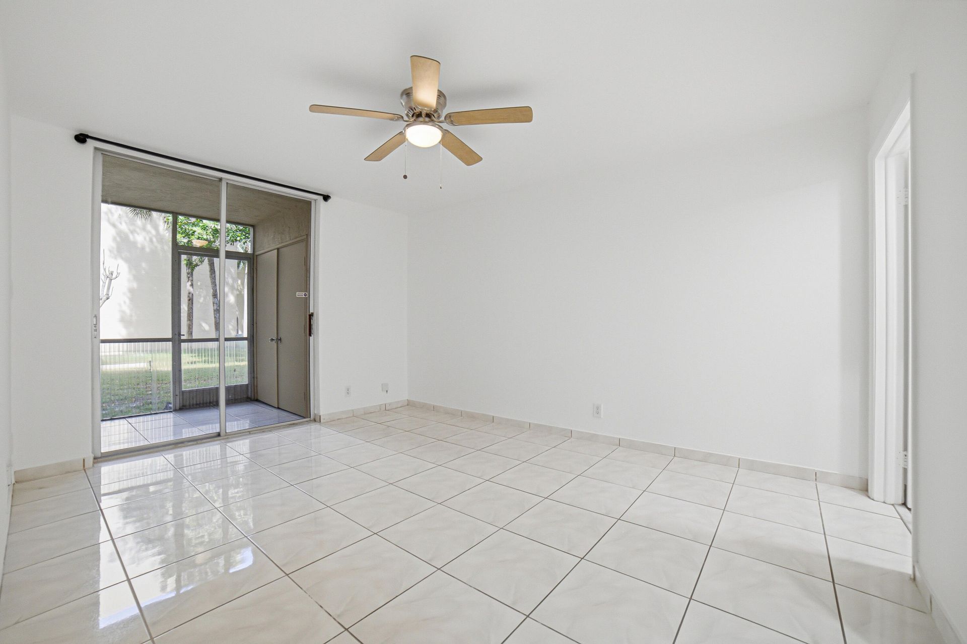 3121 NW 47th Avenue, Unit 109, Lauderdale Lakes, FL 33319 Photo