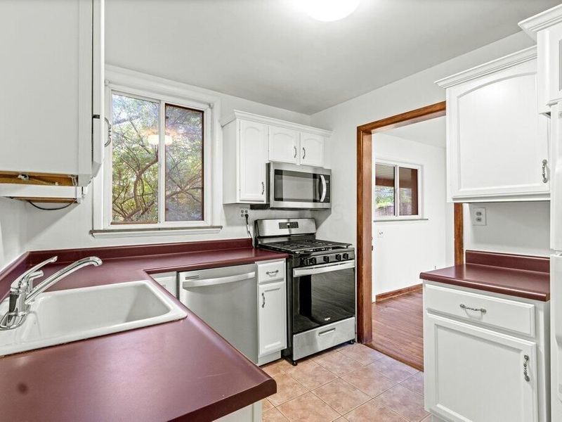 4067 Indianola Avenue, Unit 2B, Columbus, OH 43214 Photo 13