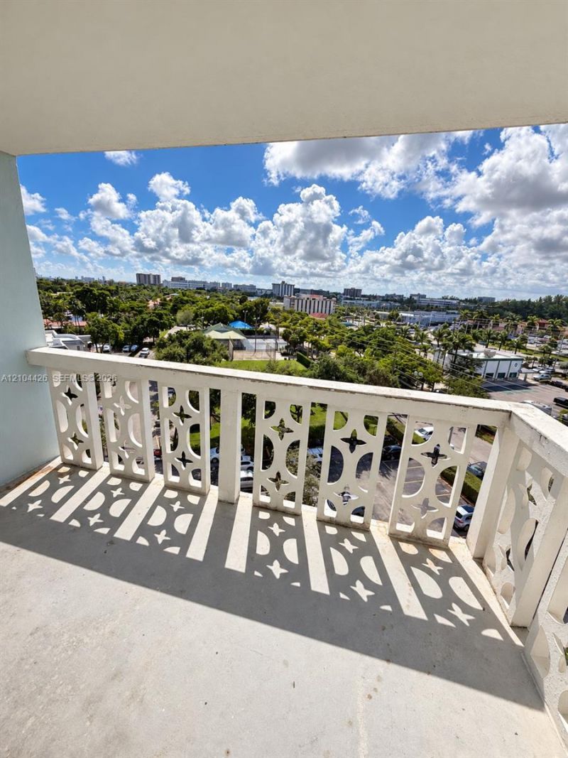 13155 Ixora Ct , Unit 804, North Miami, FL 33181 Photo