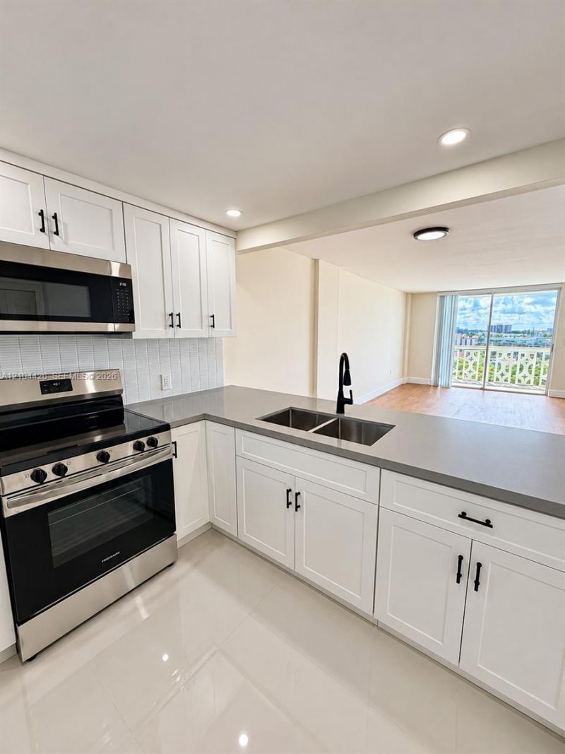 13155 Ixora Ct , Unit 804, North Miami, FL 33181 Photo