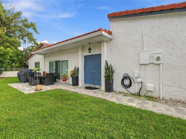 8292 NW 36th St, Sunrise, FL 33351