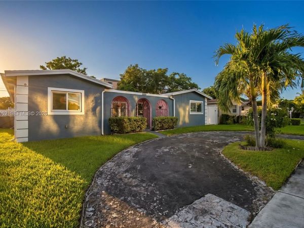 4200 NW 42nd St, Lauderdale Lakes, FL 33319
