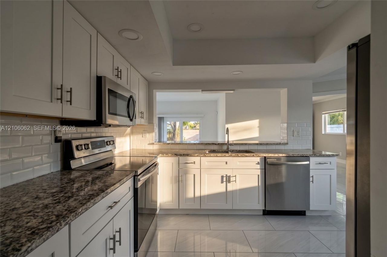 4200 NW 42nd St, Lauderdale Lakes, FL 33319 Photo