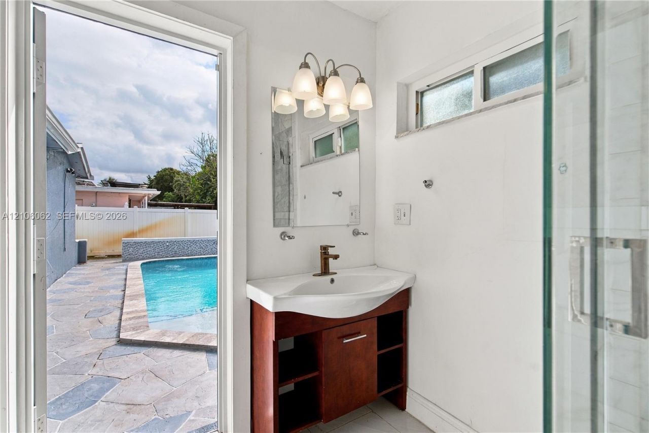 4200 NW 42nd St , Lauderdale Lakes, FL 33319 Photo