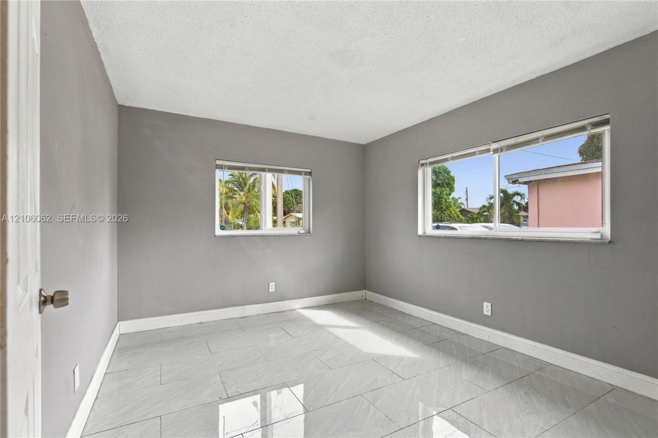 4200 NW 42nd St , Lauderdale Lakes, FL 33319 Photo