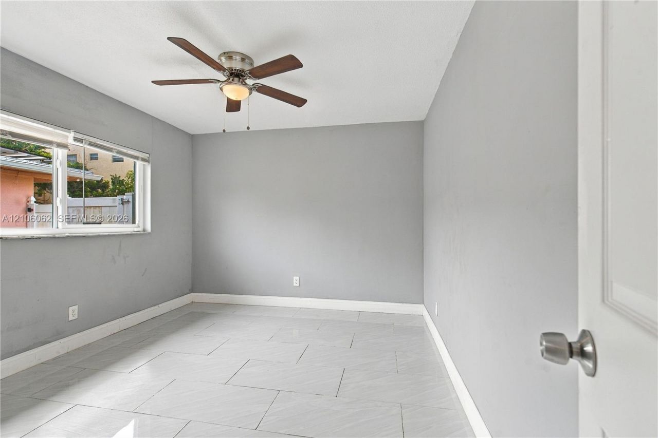 4200 NW 42nd St, Lauderdale Lakes, FL 33319 Photo