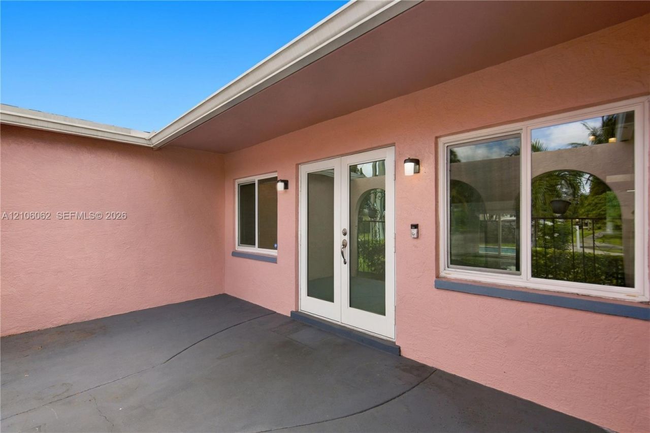 4200 NW 42nd St, Lauderdale Lakes, FL 33319 Photo