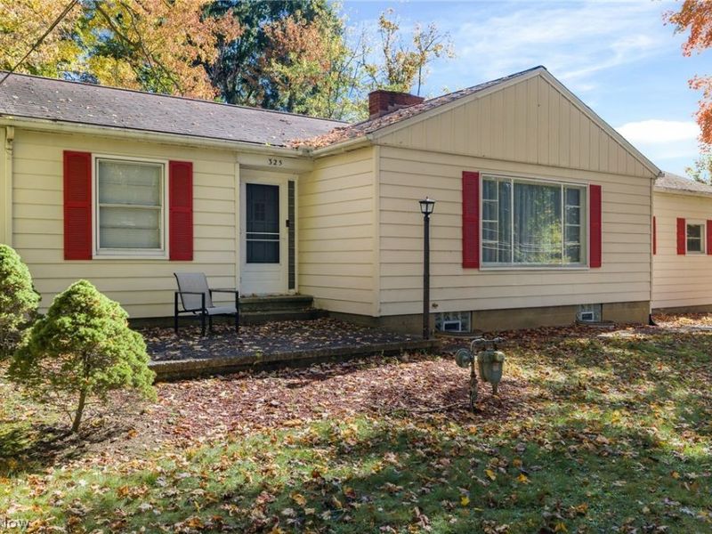 325 Westview Avenue, Wadsworth, OH 44281 Photo 2