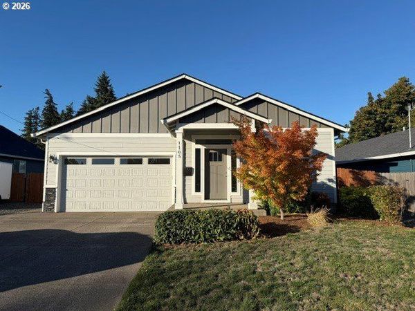 1105 HARDCASTLE AVE, Woodburn, OR 97071