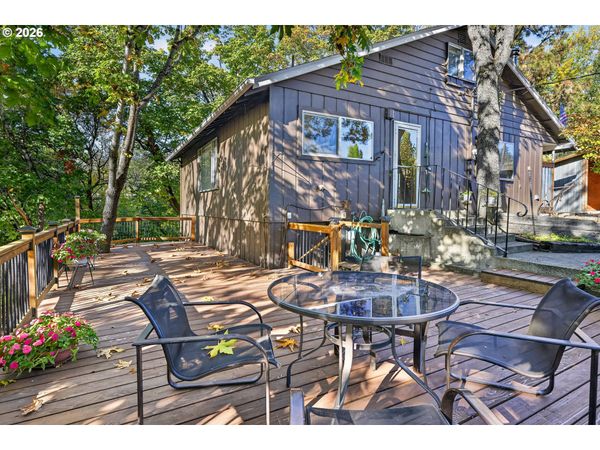 585 CARROLL RD, Mosier, OR 97040