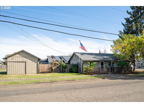 575 S 2ND ST, Harrisburg, OR 97446