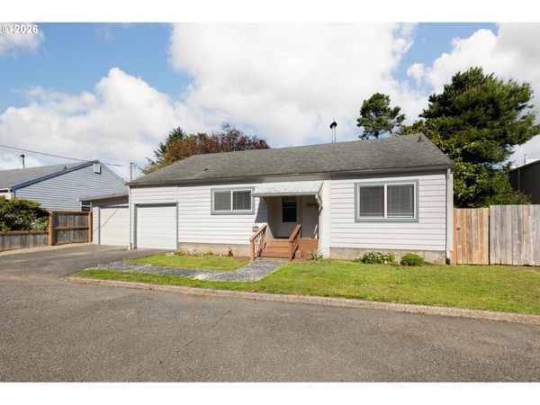 208 NW 7TH ST, Newport, OR 97365