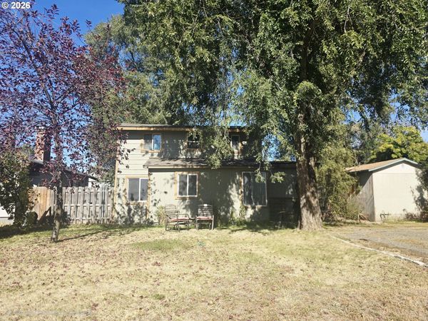 2005 COVE AVE, La Grande, OR 97850