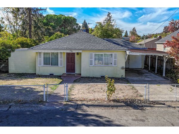 1582 NW FAIRMOUNT ST, Roseburg, OR 97470