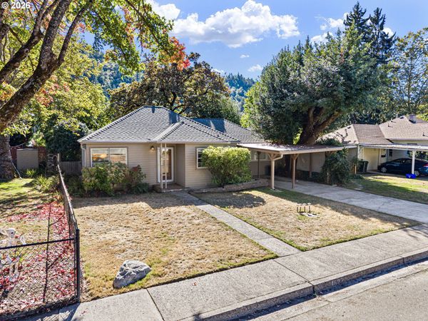 1627 W BROWN AVE, Roseburg, OR 97471