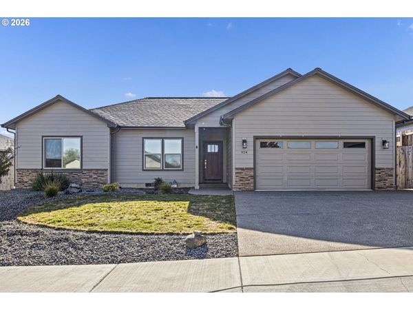924 DURHAM AVE, Sutherlin, OR 97479