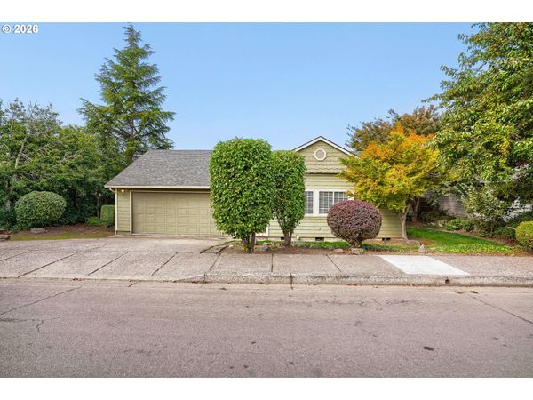 951 MILL ST, Silverton, OR 97381