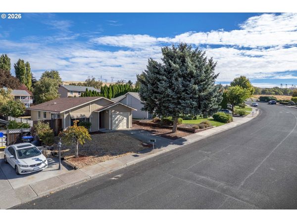 632 SHERMAN DR, The Dalles, OR 97058