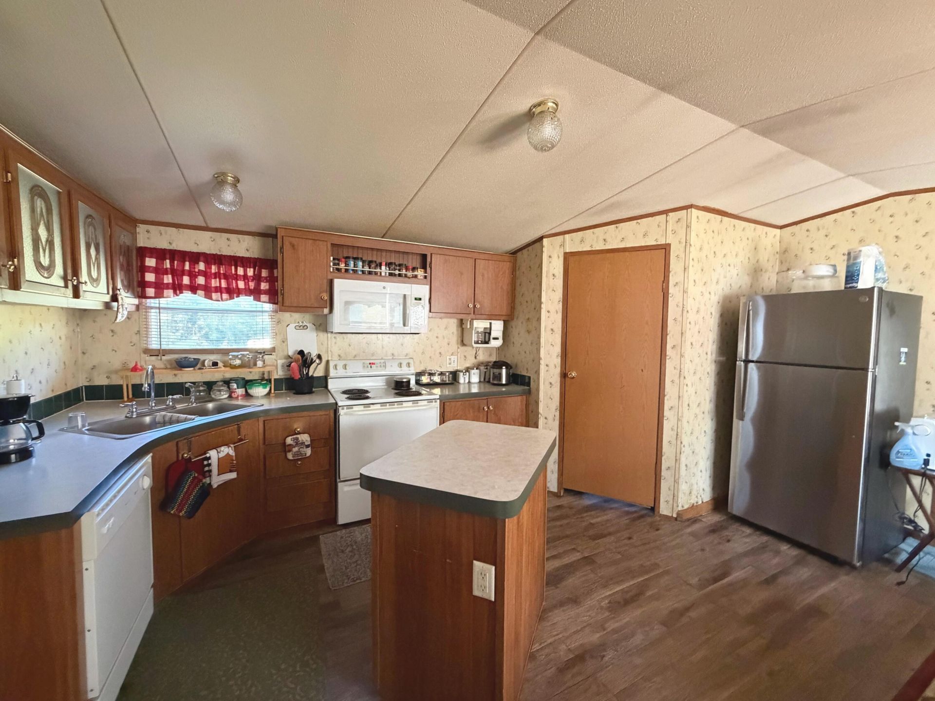 903 Wesley Chapel Avenue Photo 6