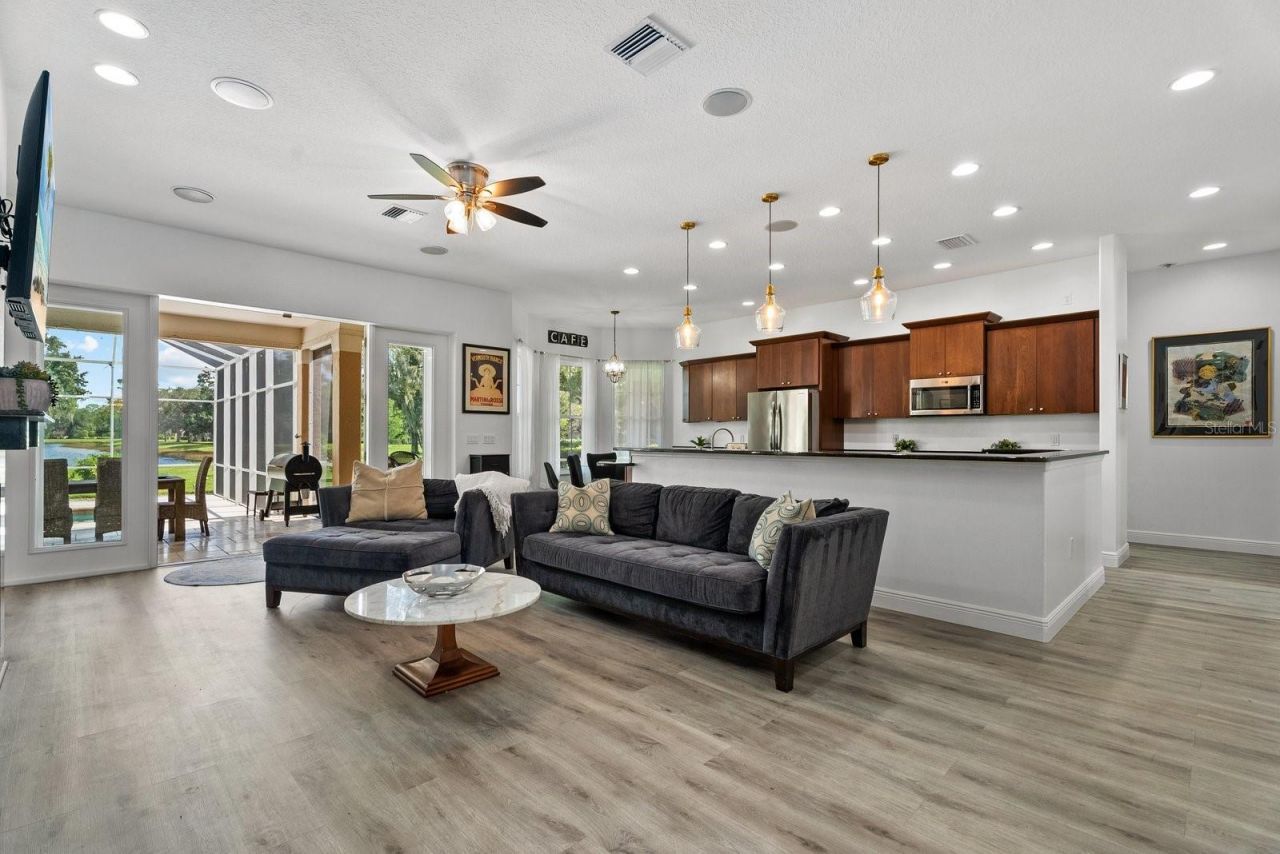 7303 Weeping Willow Drive, Sarasota, FL 34241 Photo