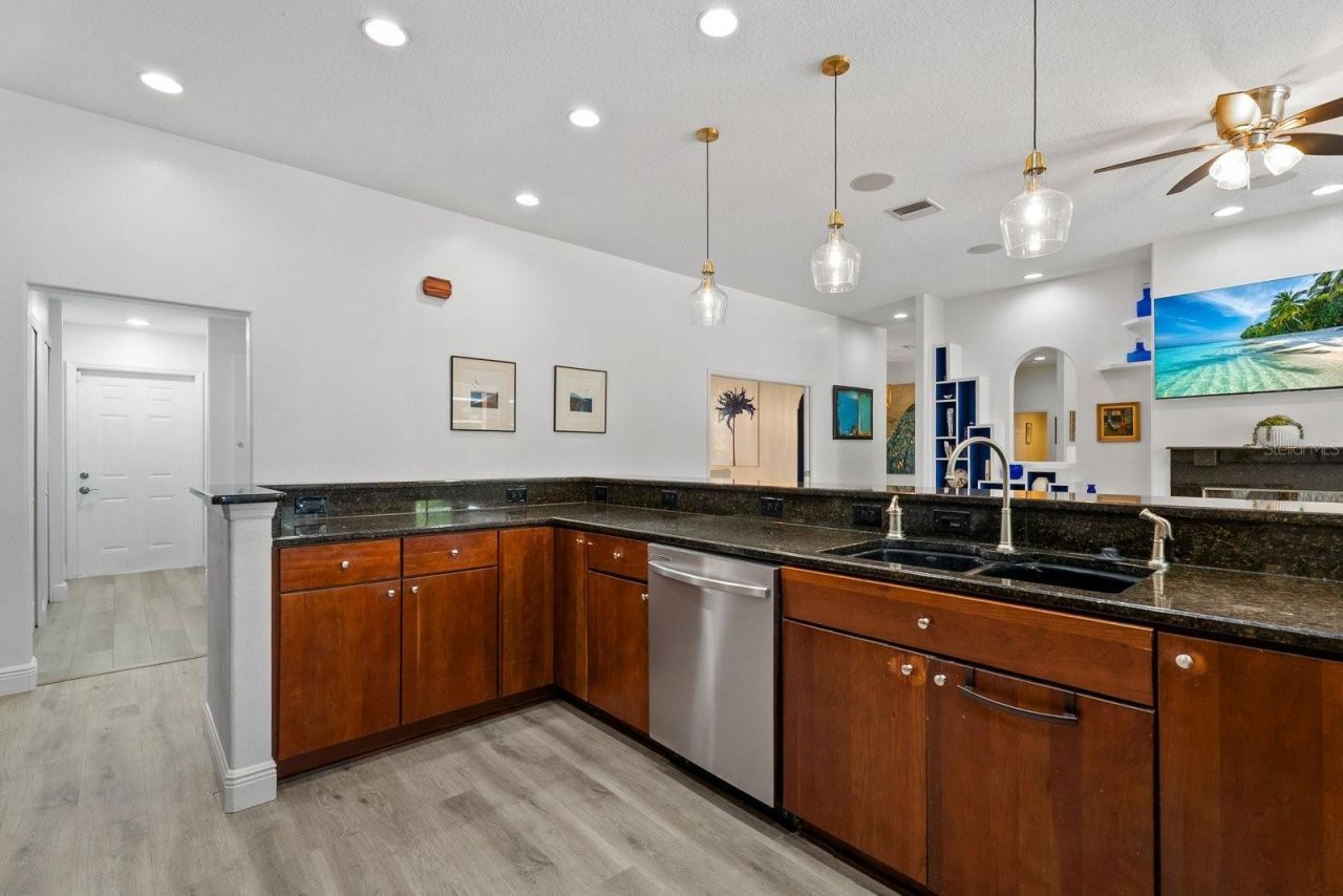 7303 Weeping Willow Drive, Sarasota, FL 34241 Photo