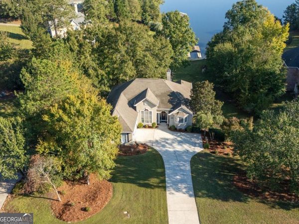 175 Waters Edge Drive, Lizella, GA 31052