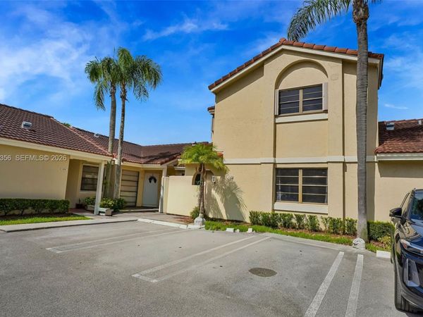 6538 NW 170th Ter , Hialeah, FL 33015