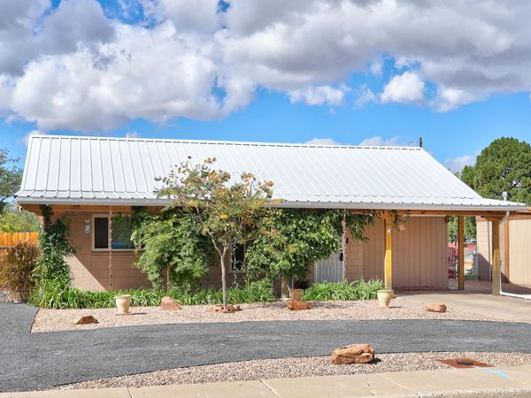 2733 Florida Street NE, Albuquerque, NM 87110