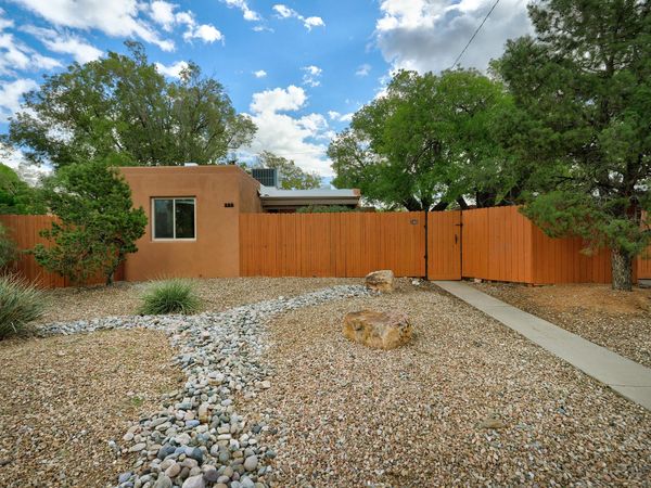 204 Monroe Street NE, Albuquerque, NM 87108