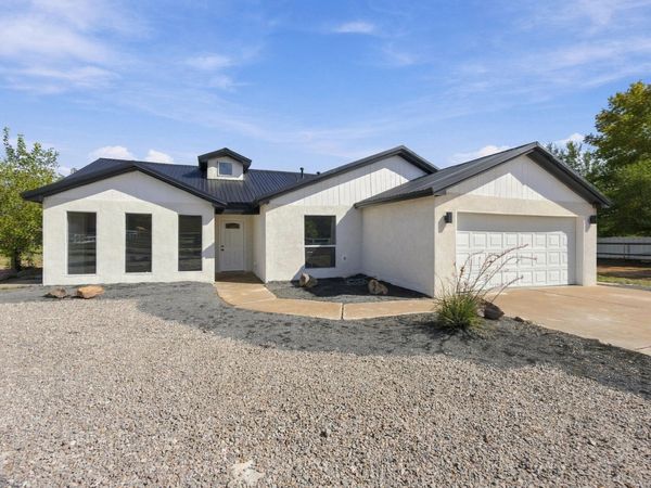 15 Omar Road , Los Lunas, NM 87031