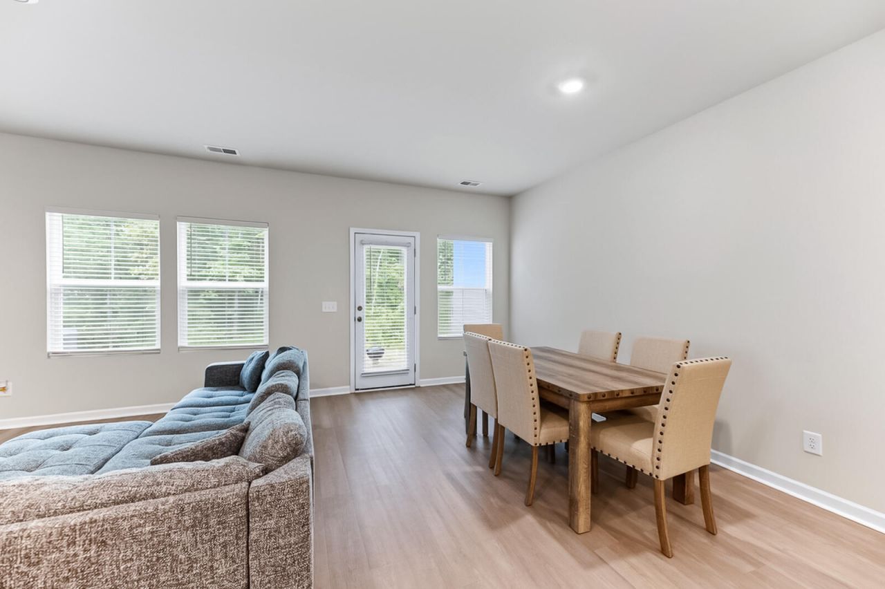 8062 Reagan Way Photo 10