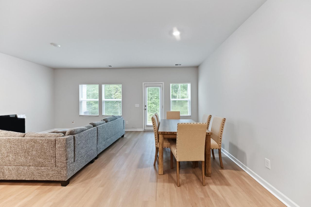 8062 Reagan Way Photo 11